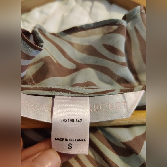 Victoria secret cover up - Picture 7 of 8